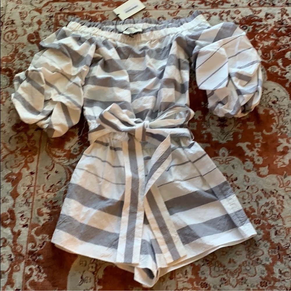 Alexis NWT Cold Shoulder Romper - Picture 9 of 9